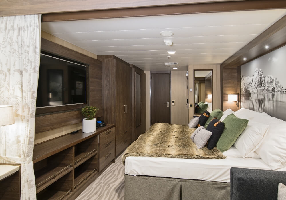 Hurtigruten MS Richard With Suite Stateroom